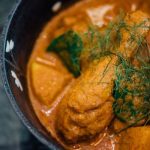 bazsalikomos csirke kókuszos-currys szósszal