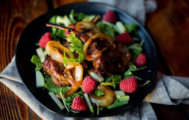 bárányhúsos cukkini saláta