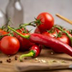 csípős halászlé alapanyagok chili és paradicsom