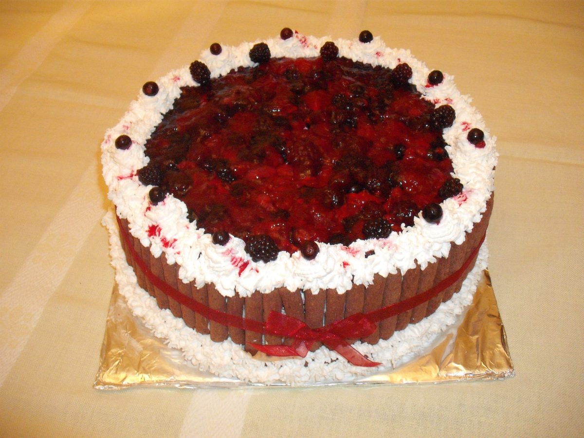 Erdei gyümölcsös túrótorta