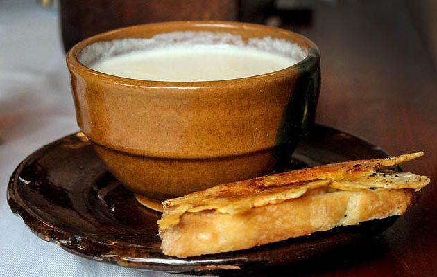 sajtos póréhagyma leves