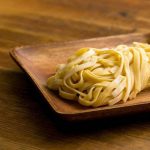 szélesmetélt tésztasaláta recept