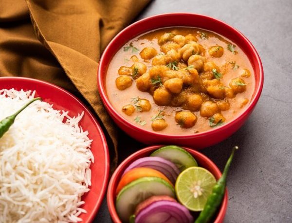 kókusztejes csicseriborsó curry rizzsel