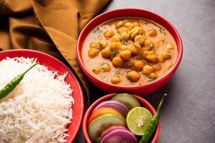 kókusztejes csicseriborsó curry rizzsel