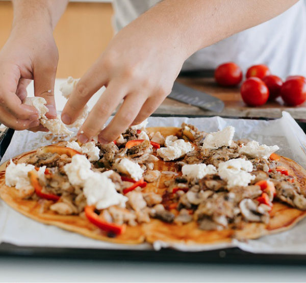 házi tepsis pizza készítés